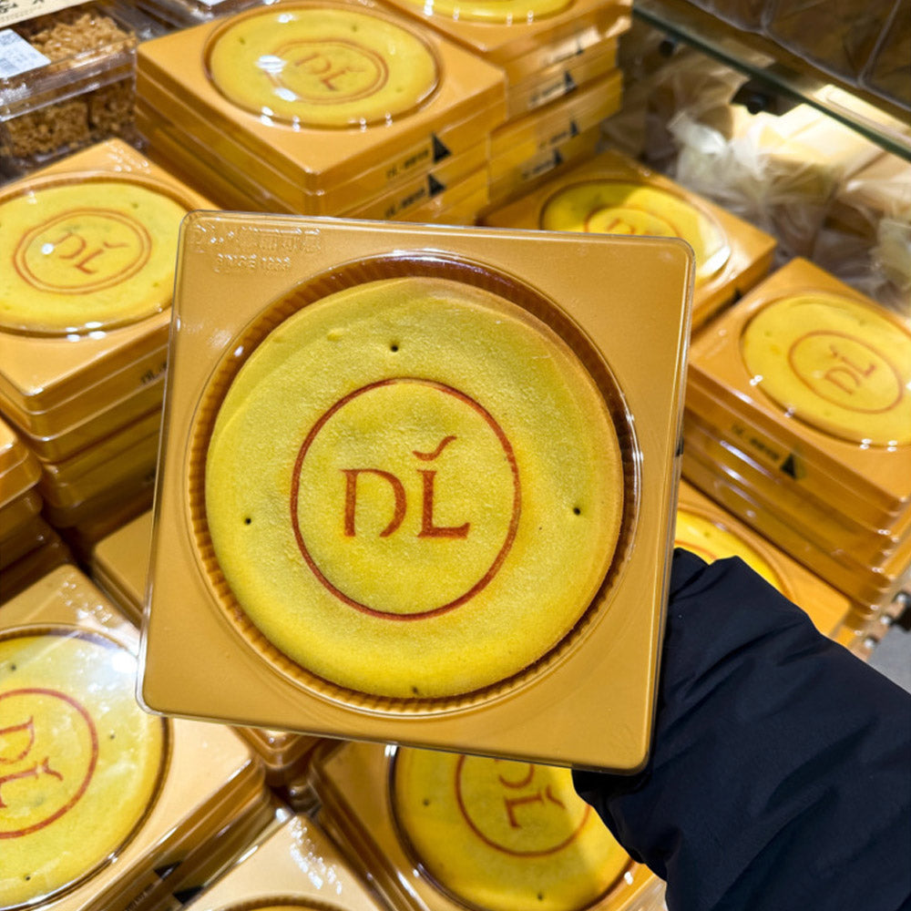 DL-Large-Mooncake-–-Red-Bean-&-Salted-Egg-Yolk-Flaky-Pastry-490g-4