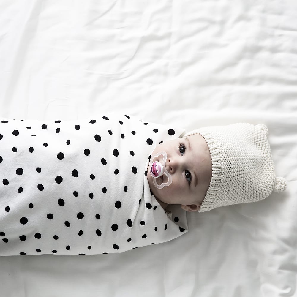 Dono&Dono-Bamboo-Fiber-Baby-Blanket---Black-Polka-Dots,-106x106cm-1