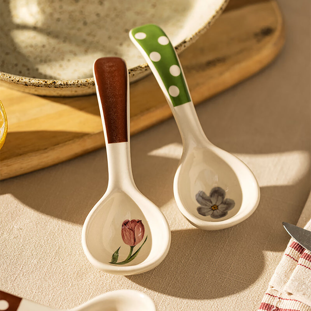 Modern-Housewife-Freesia-Ceramic-Spoon-with-Polka-Dot-Pattern-1