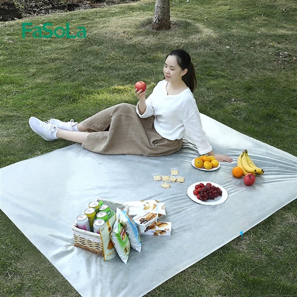 FaSoLa-Disposable-Picnic-Mat---150x200cm-1