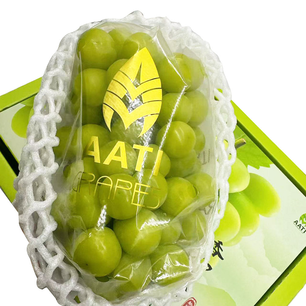 Japanese-Kyoho-Premium-Green-Grapes-Gift-Box-(2-Bunches)---Grown-in-Australia-1