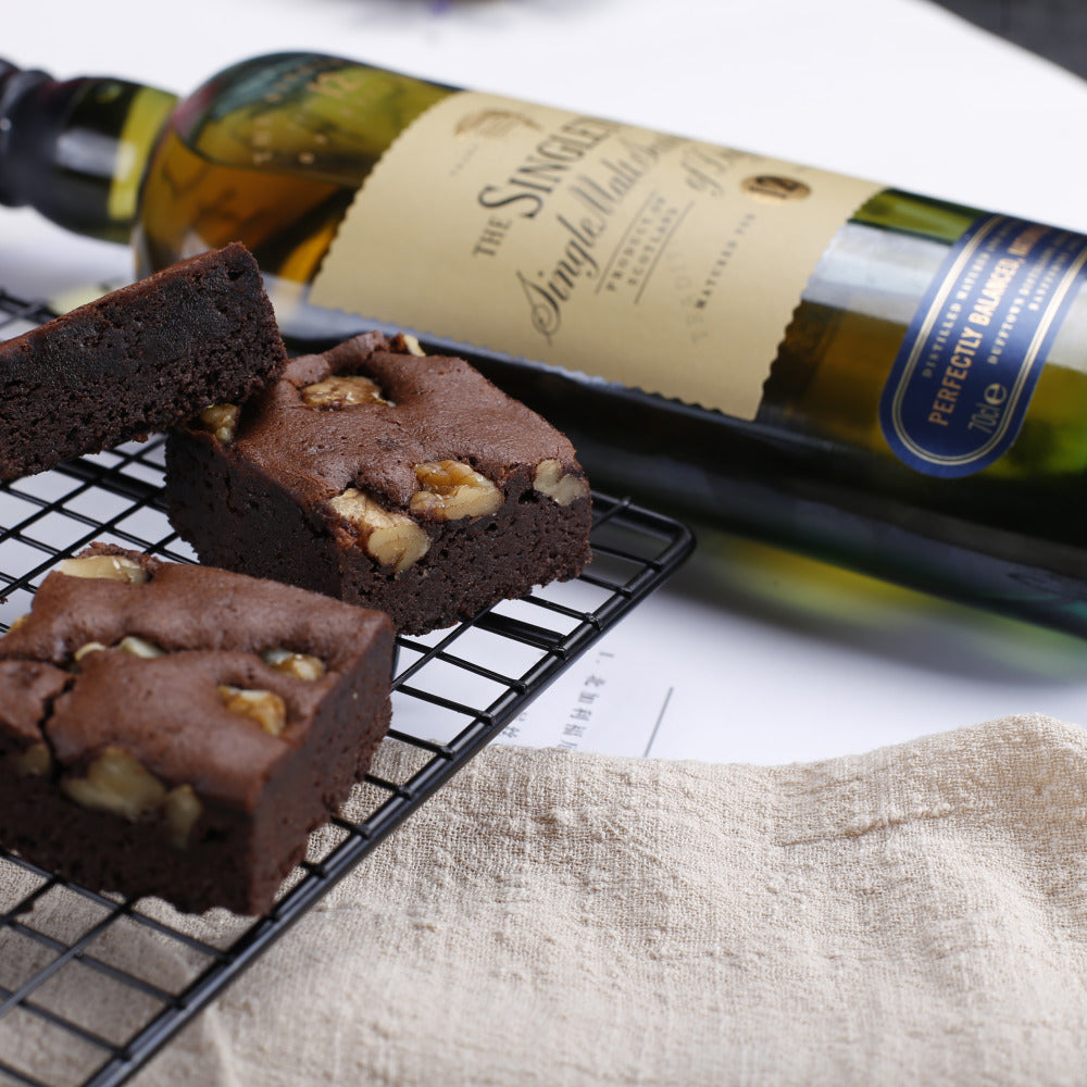 Frozen-Walnut-Chocolate-Brownies-–-4-Pieces,-135g---Fudgy-Dessert-Squares-Ready-to-Heat-&-Serve-2