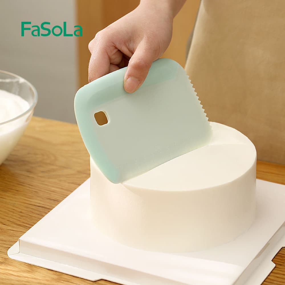 FaSoLa-Multi-Functional-Dough-Cutter---Green,-14.5*10cm-1