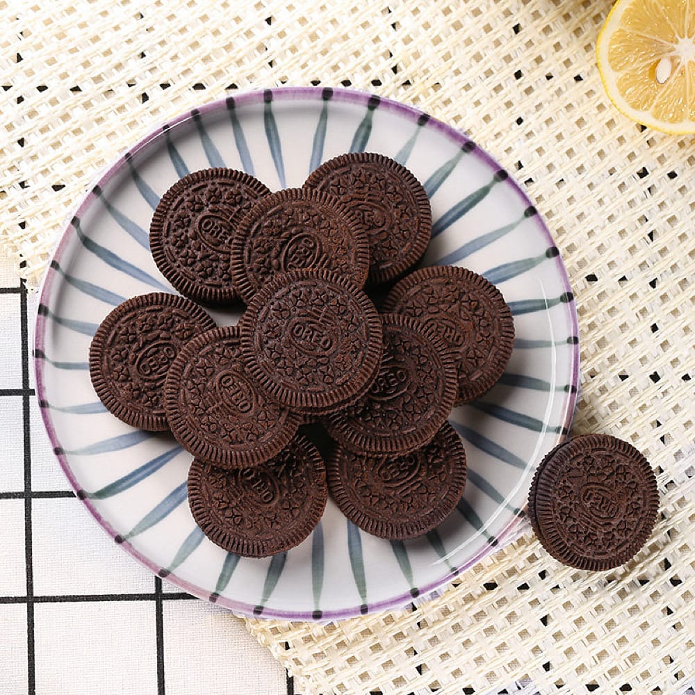 Oreo-Raspberry-&-Blueberry-Flavoured-Sandwich-Biscuits-194g-1