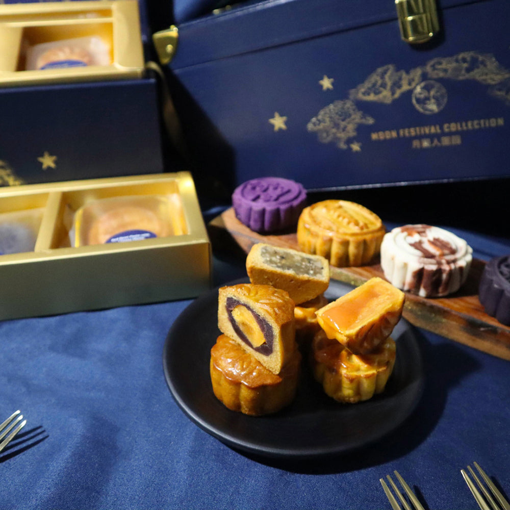 Ommi's-Premium-Golden-Mooncake-Gift-Box---8-Pieces,-500g-1