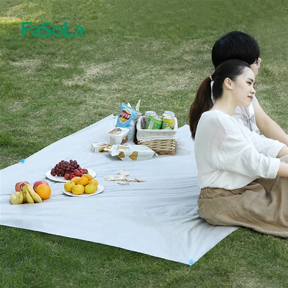 FaSoLa-Disposable-Picnic-Mat---150x200cm-1