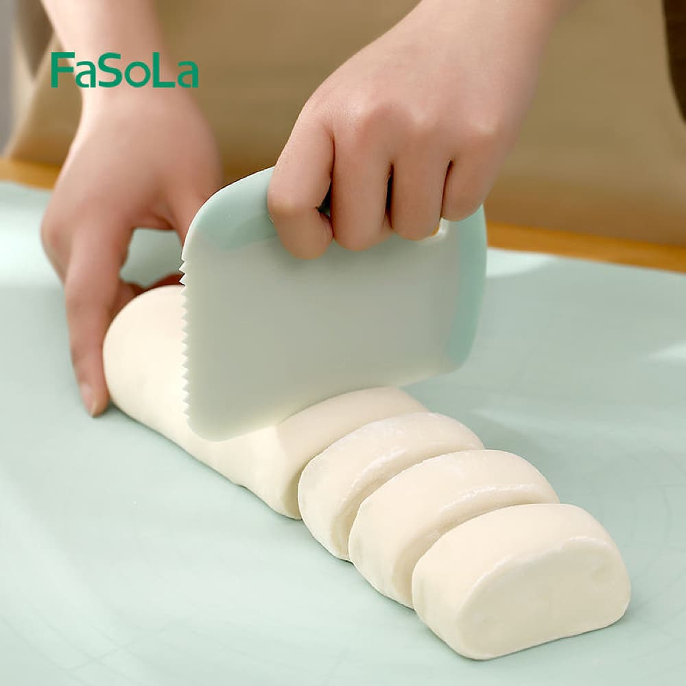 FaSoLa-Multi-Functional-Dough-Cutter---Green,-14.5*10cm-1