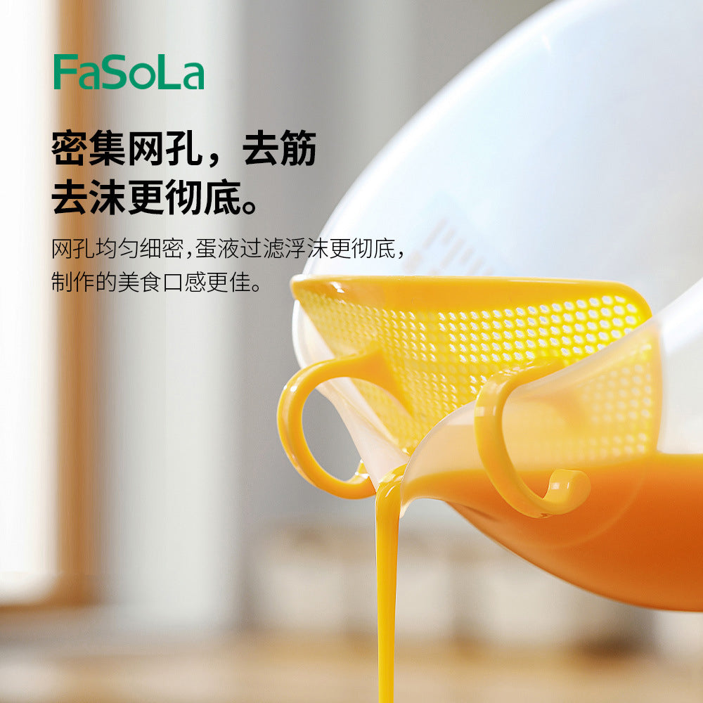 FaSoLa-Measuring-Cup-with-Strainer-1