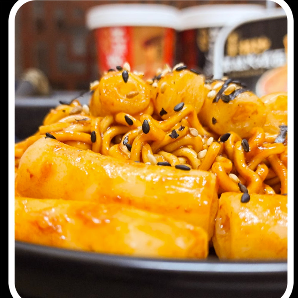 Heyrenbuluo-Spicy-Stir-Fried-Tteokbokki-Chicken-Noodles---155g-1