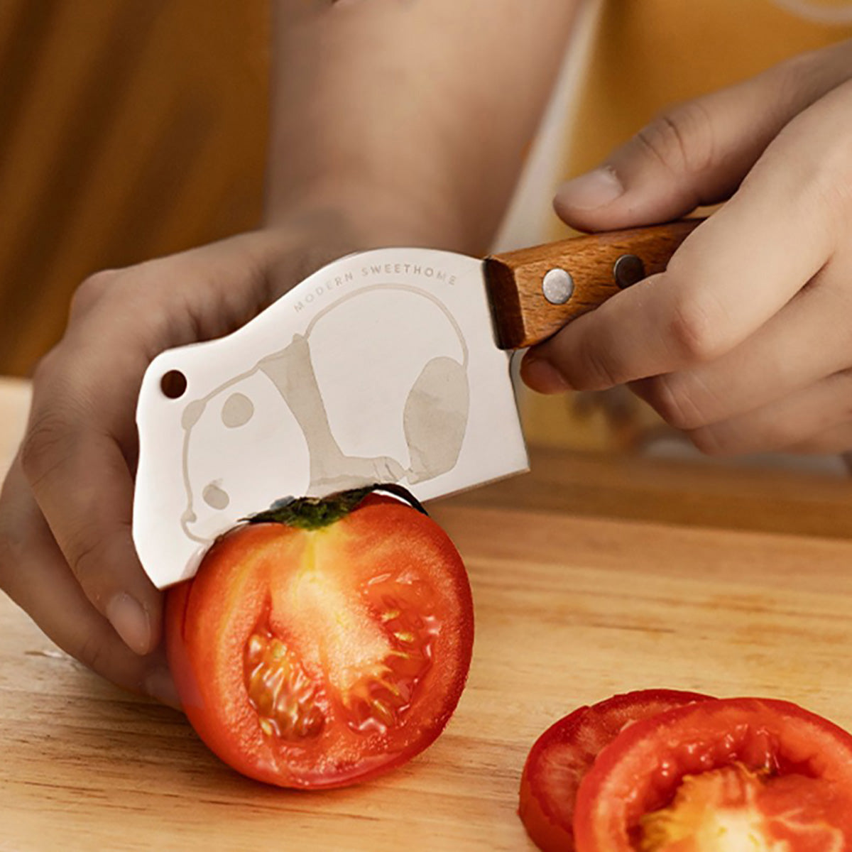 Modern-Housewife-Mini-Piggy-Fruit-Knife---Sharp-Edge-1