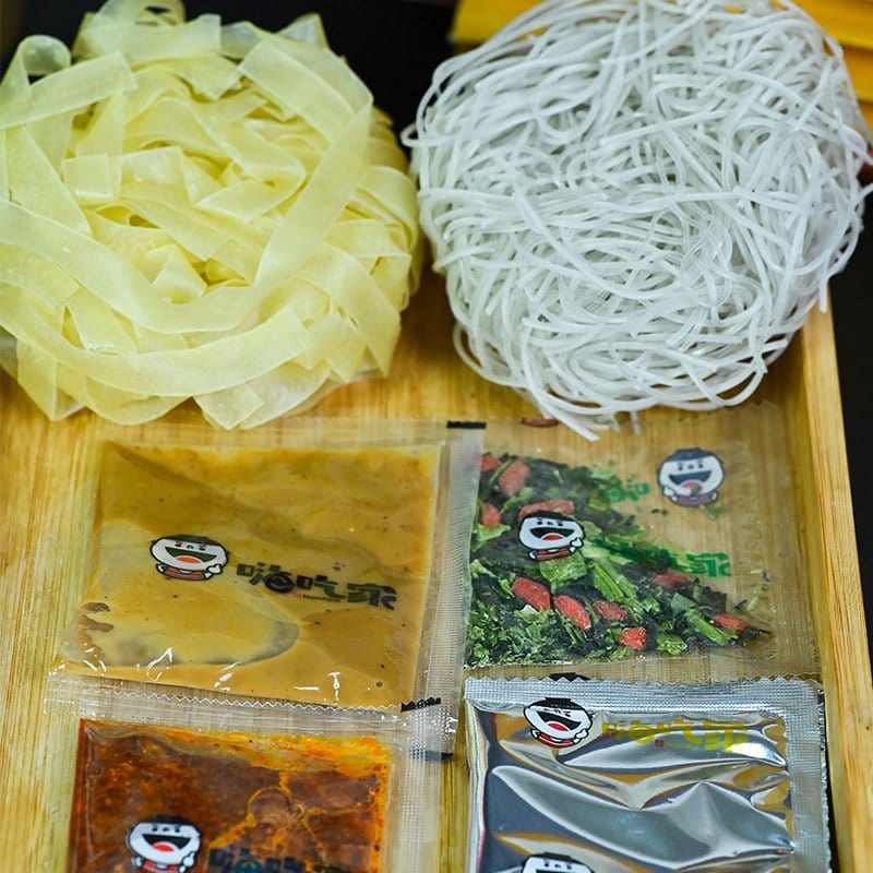 Haichijia-Spicy-Beef-Flavor-Instant-Pot-Noodles-&-Vermicelli---156g-1