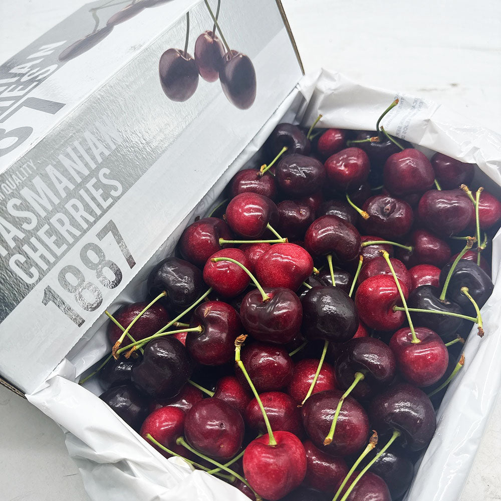 Hansen-Orchards-Sweet-Georgia-Cherries-Gift-Box-32-34mm---2kg-1