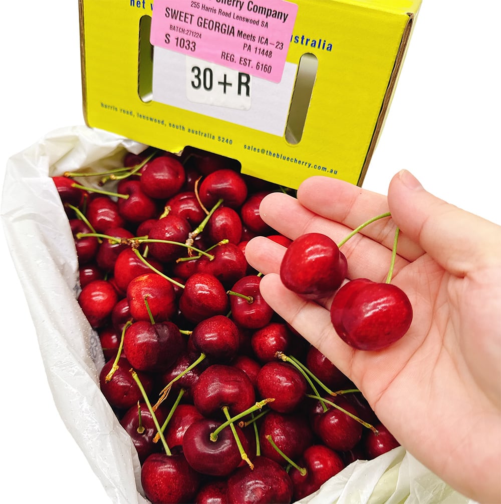 The-Blue-Sweet-Georgia-Cherries-30mm+-Gift-Box-2kg-1