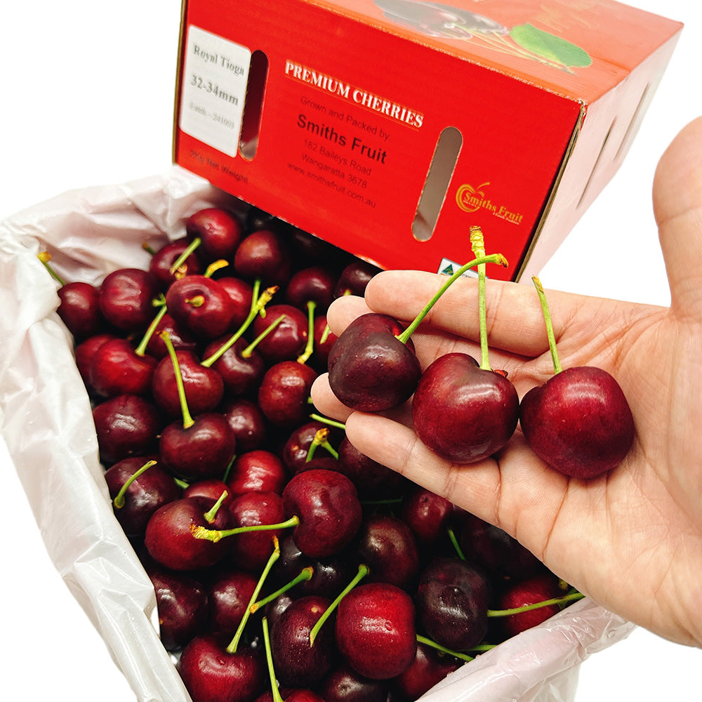 Smiths-Fruit-Royal-Tioga-Cherries-Gift-Box---32-34mm,-2kg-1