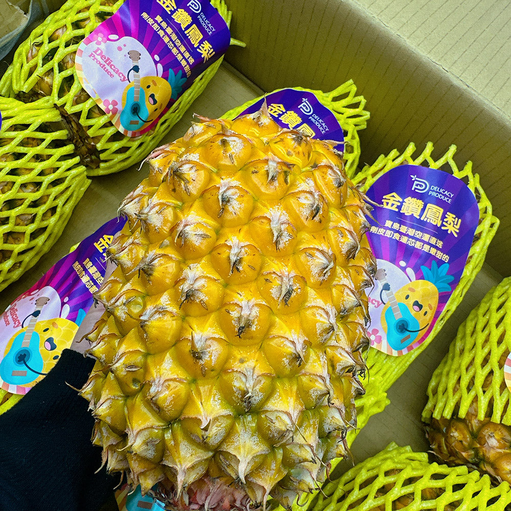 Taiwan-Fruit-Festival-Air-Shipped-Golden-Pineapple-&-Irwin-Mango-Gift-Set-with-2-Sam’s-Swiss-Rolls-($10-Value)-2